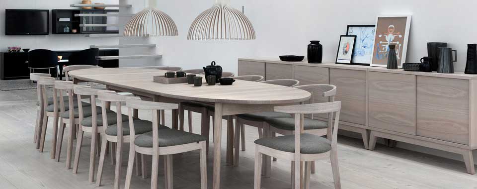 SM78 Extending Dining Table from Skovby | Mia Stanza