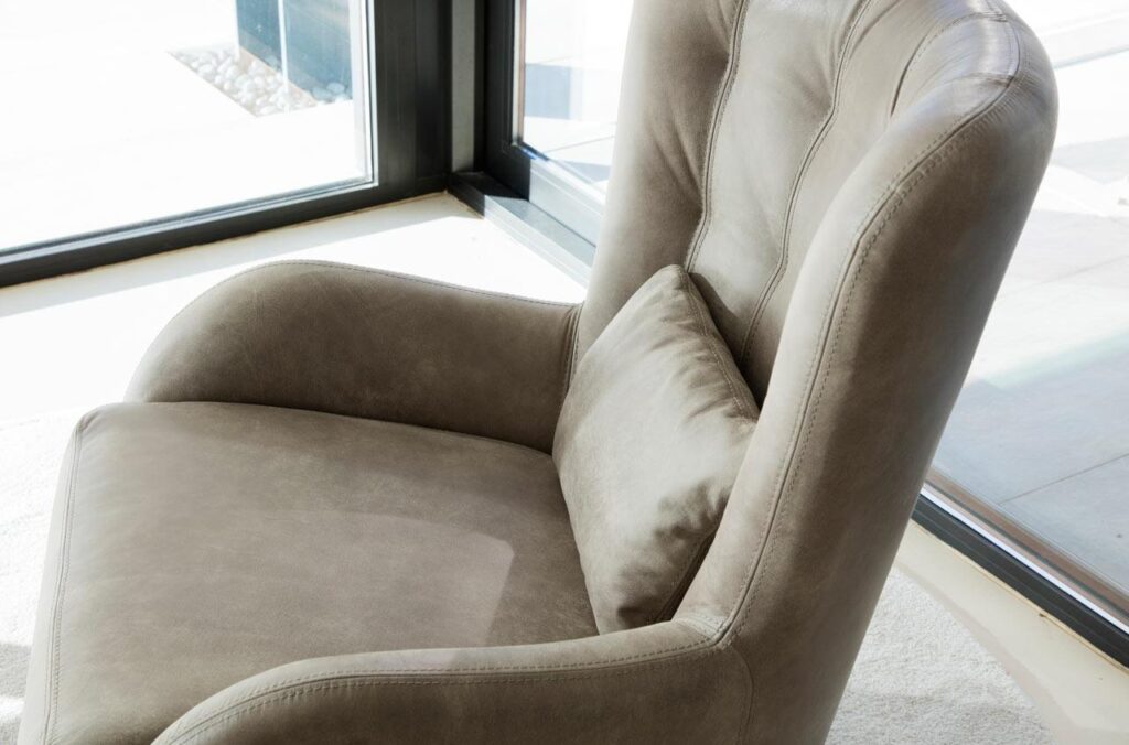 Aston Leather Chair from Fama - Image 7