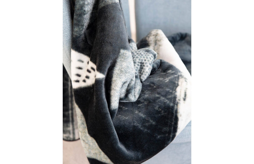 Guernica blanket from Fama