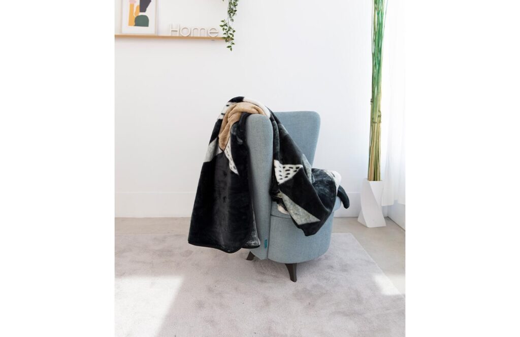 Guernica blanket from Fama