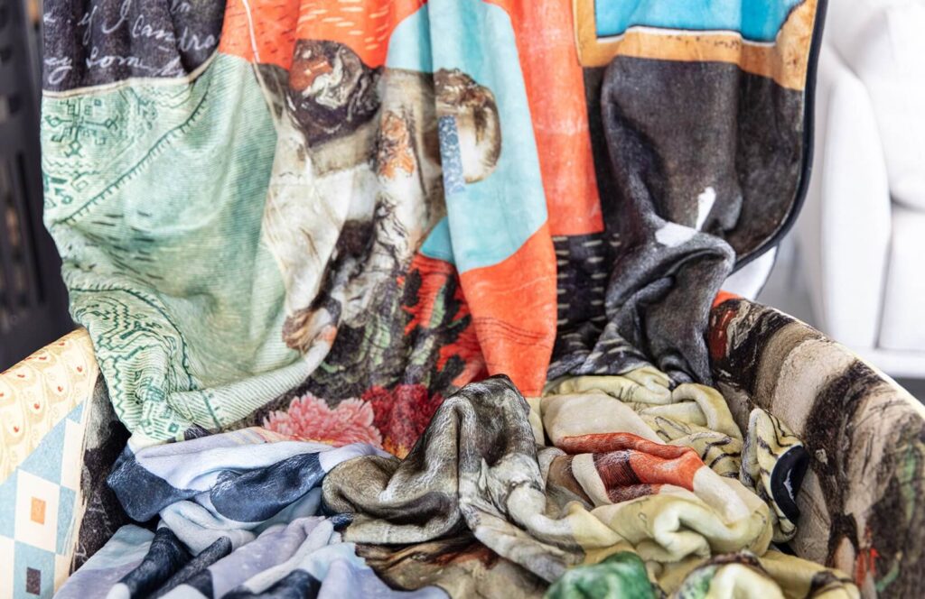 Meninas Blanket from Fama