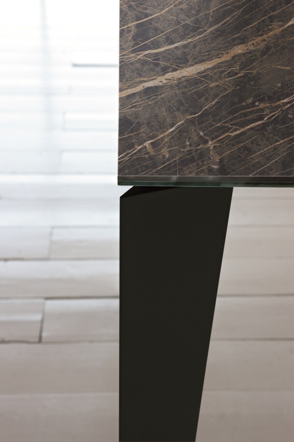 Cruz dining table from Bontempi