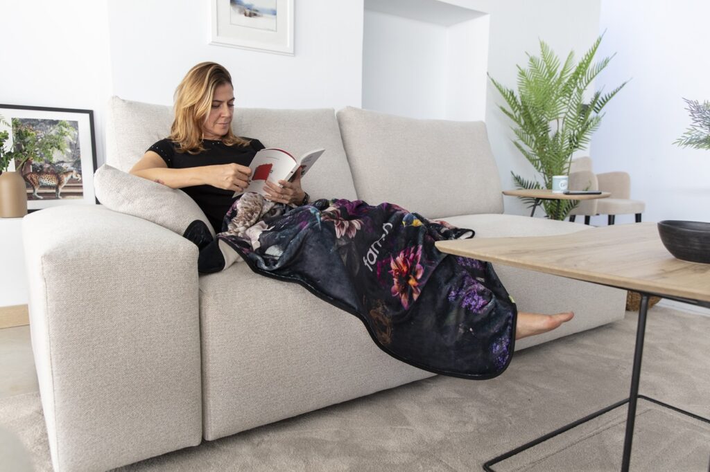 Paradise throw from Fama