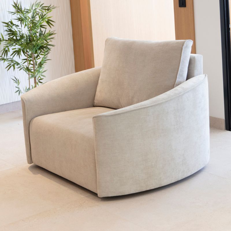 Nora Snuggler from Fama