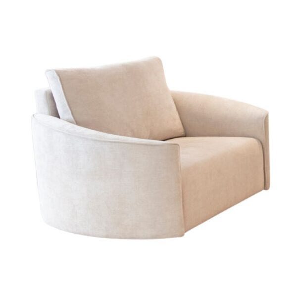 Nora Snuggler from Fama