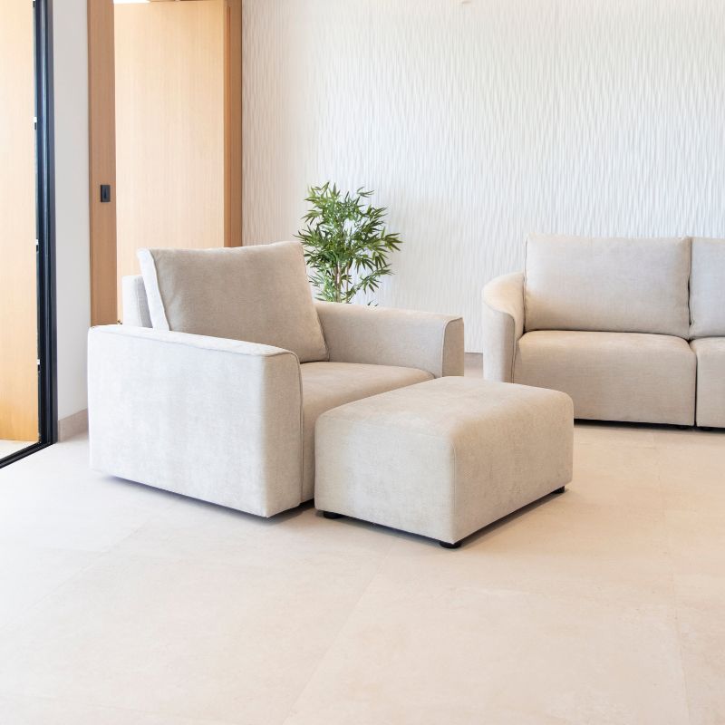 Nora Snuggler from Fama