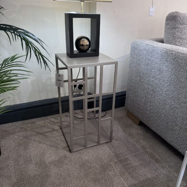 Manhattan High Table - Clearance Model